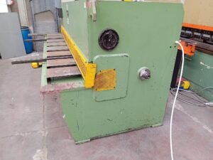 Cesoia a ghigliottina idraulica Omag 3000×4 mm