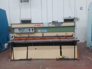 Cesoia a ghigliottina idraulica Gasparini mod. CO 3004 - 3000x4 mm