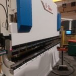 Prensa plegadora hidráulica Farina 3300×110 Ton