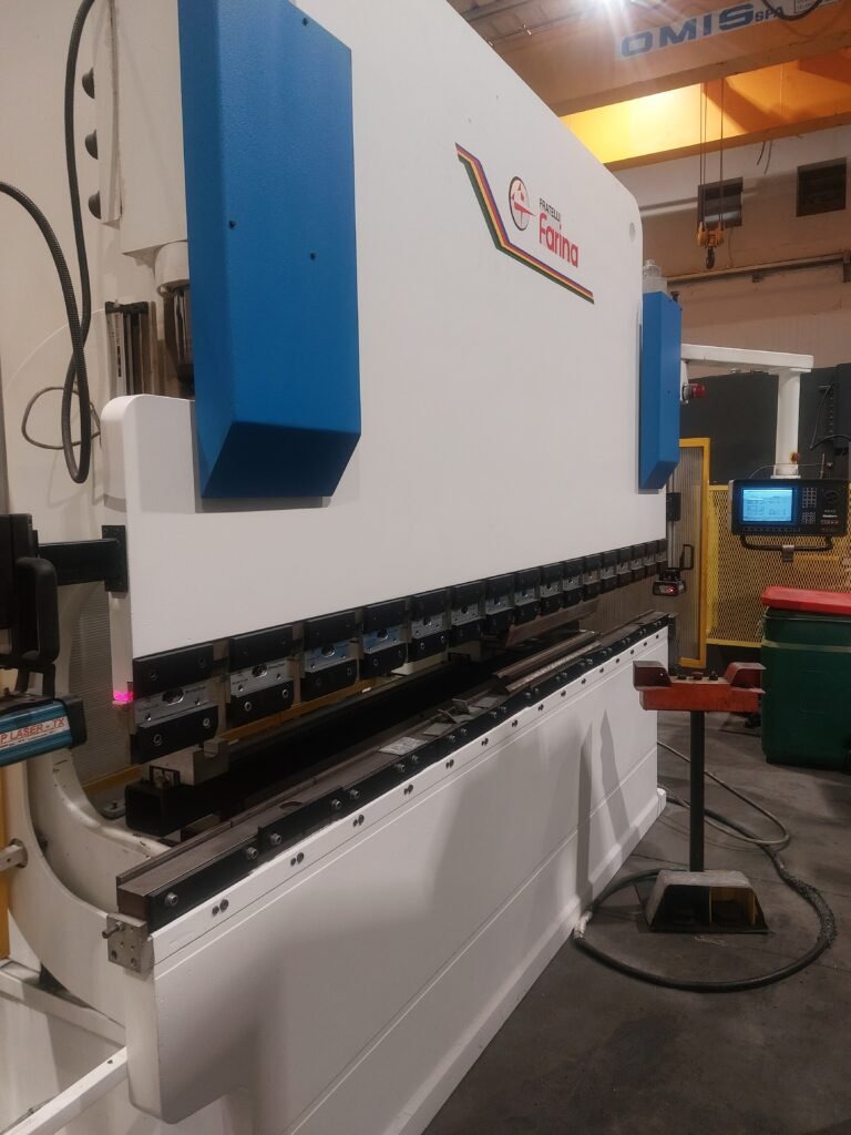 Prensa plegadora hidráulica Farina 3300×110 Ton